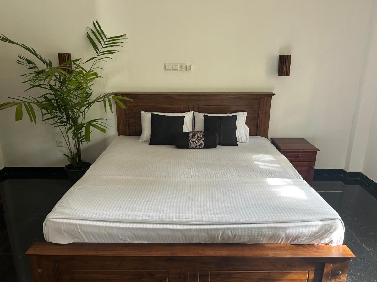 Why Not Mansion Hostel Habaraduwa Central Buitenkant foto